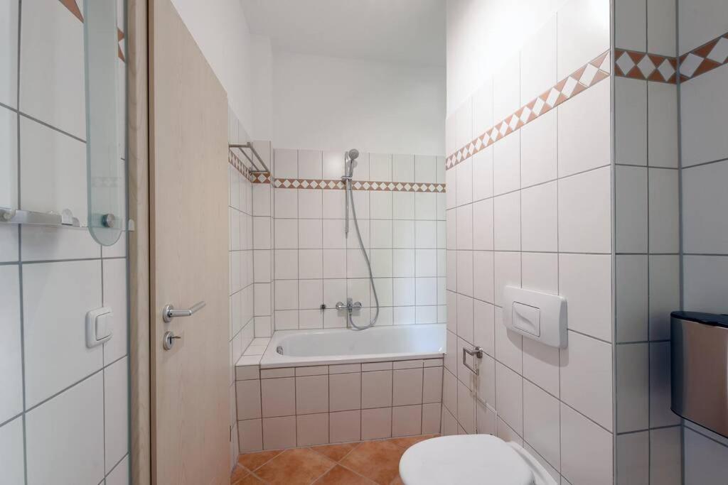 Stylish City Apartment In Zwickau Exteriör bild